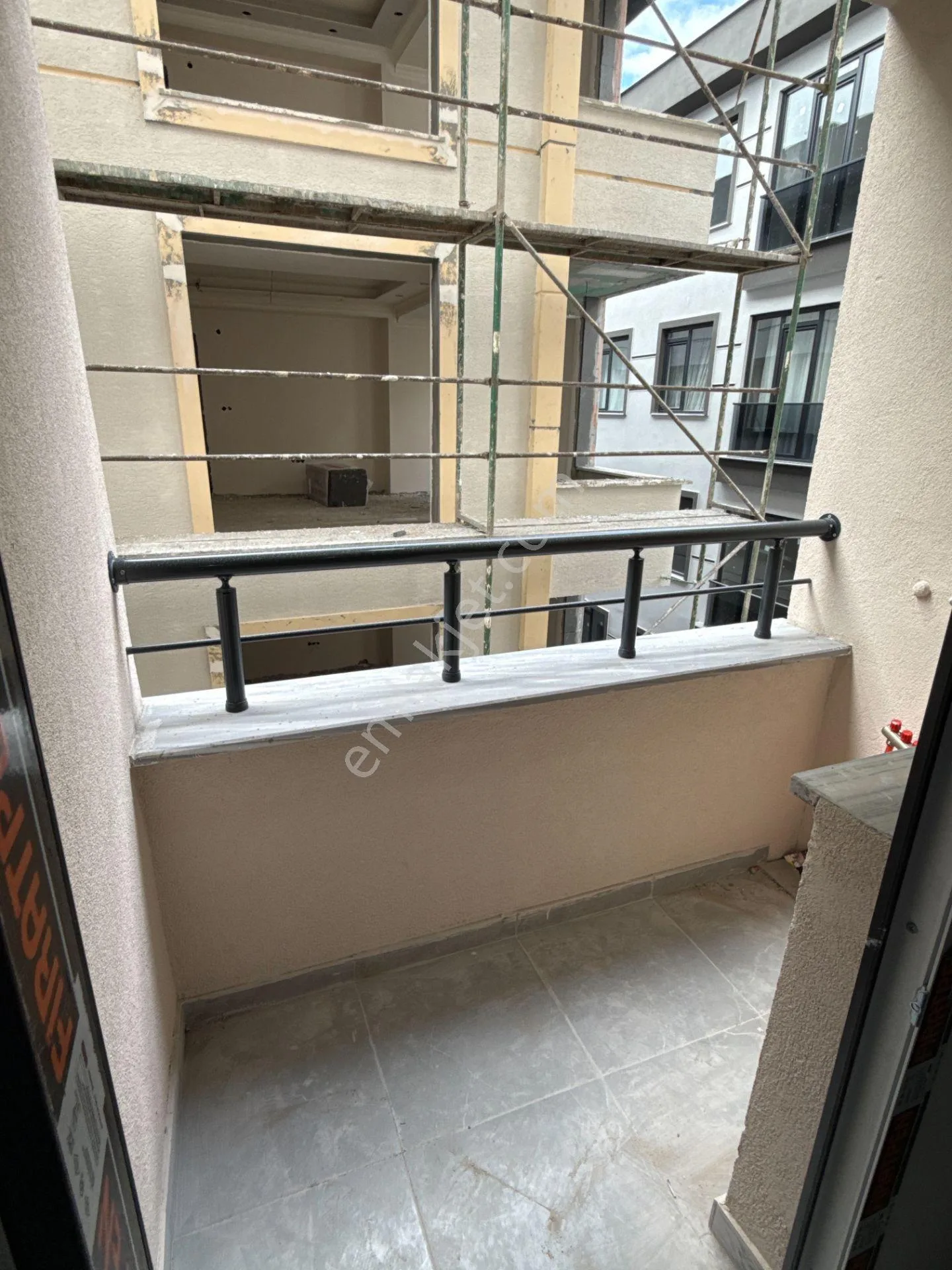 Yenibosnada Satılık 120 m2 3+1 Otoparklı Daire (sıfır Bina)