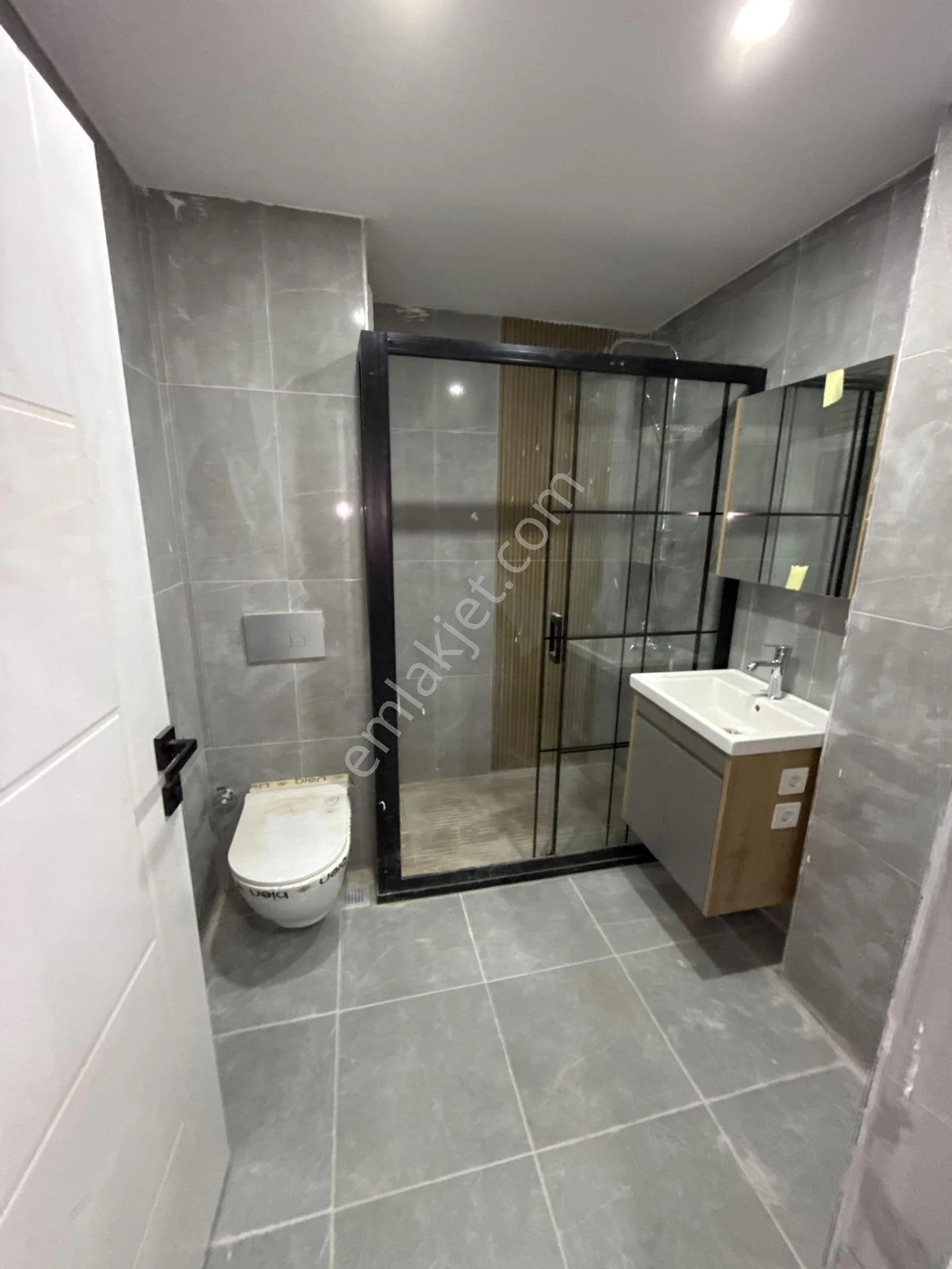 Yenibosnada Satılık 120 m2 3+1 Otoparklı Daire (sıfır Bina)
