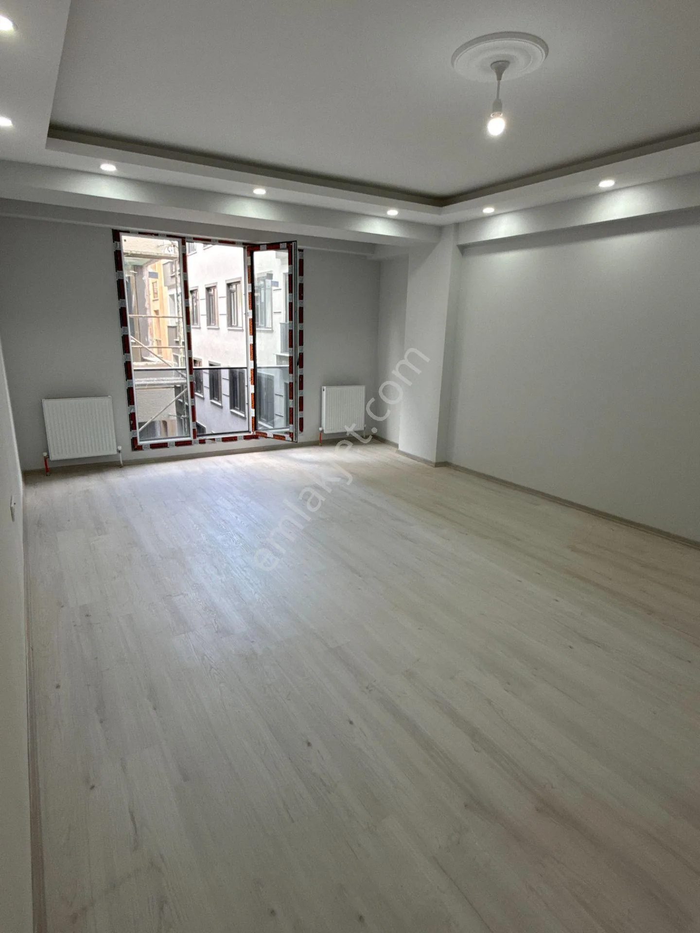 Yenibosnada Satılık 120 m2 3+1 Otoparklı Daire (sıfır Bina)