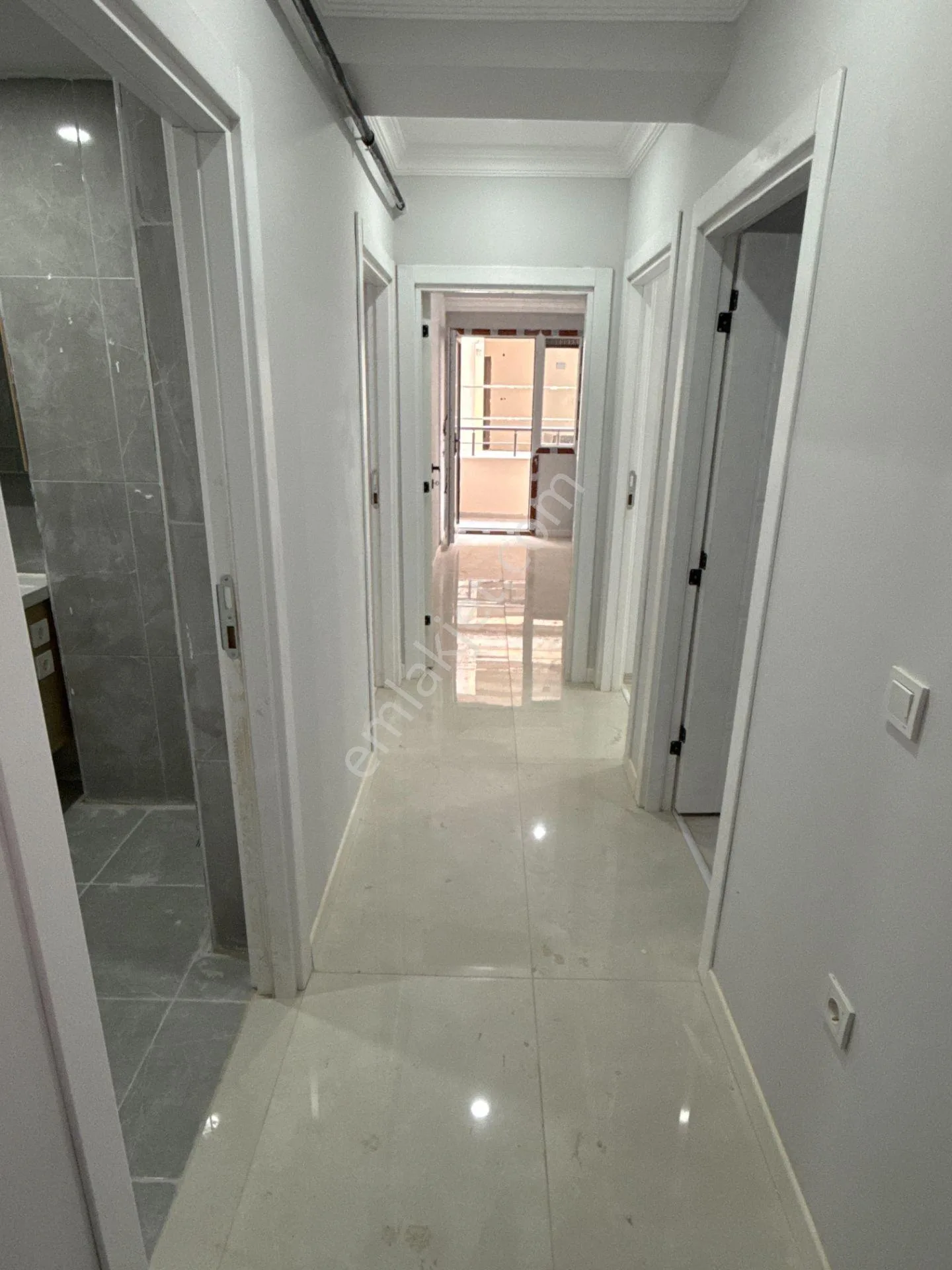 Yenibosnada Satılık 120 m2 3+1 Otoparklı Daire (sıfır Bina)