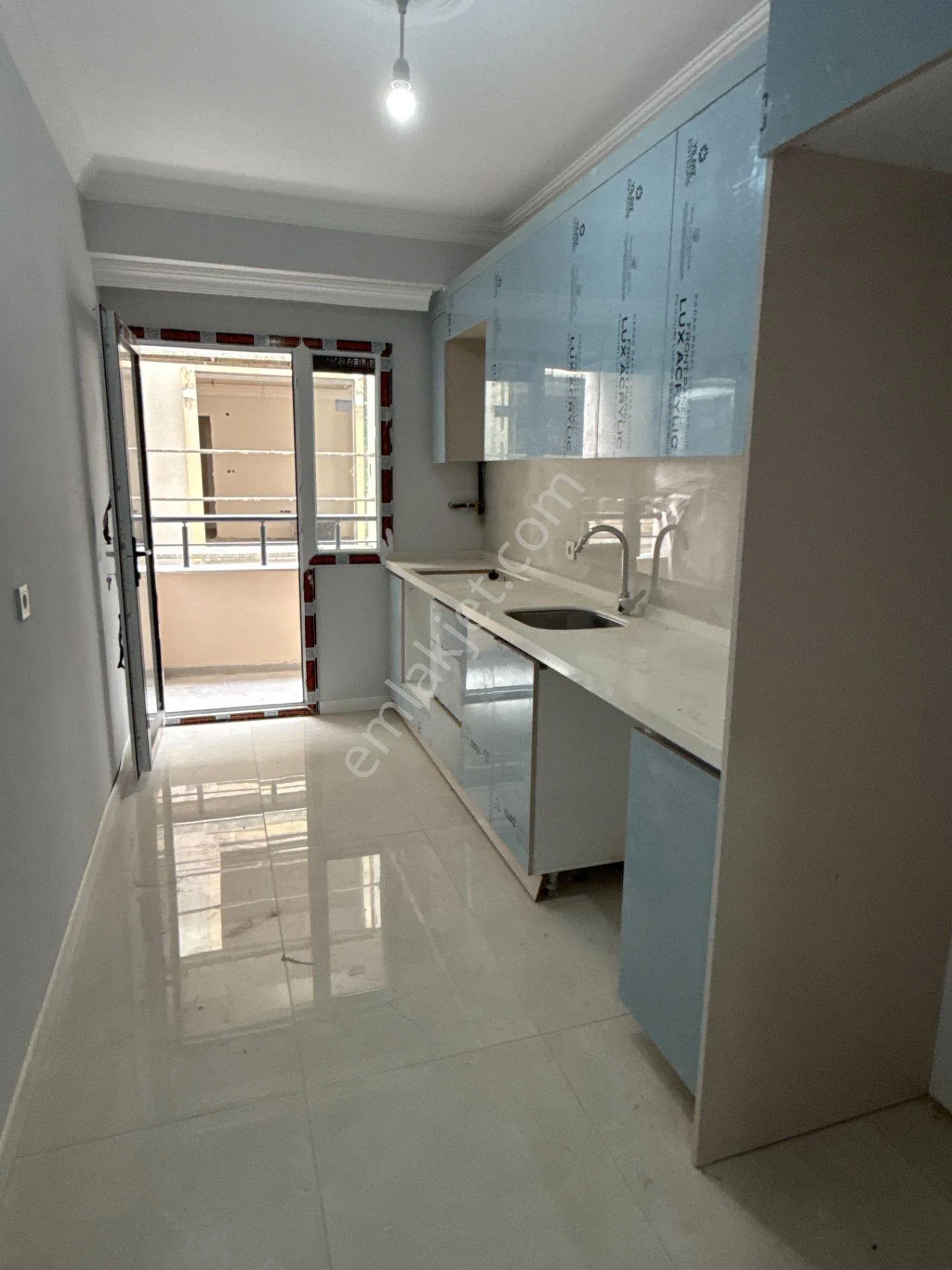 Yenibosnada Satılık 120 m2 3+1 Otoparklı Daire (sıfır Bina)
