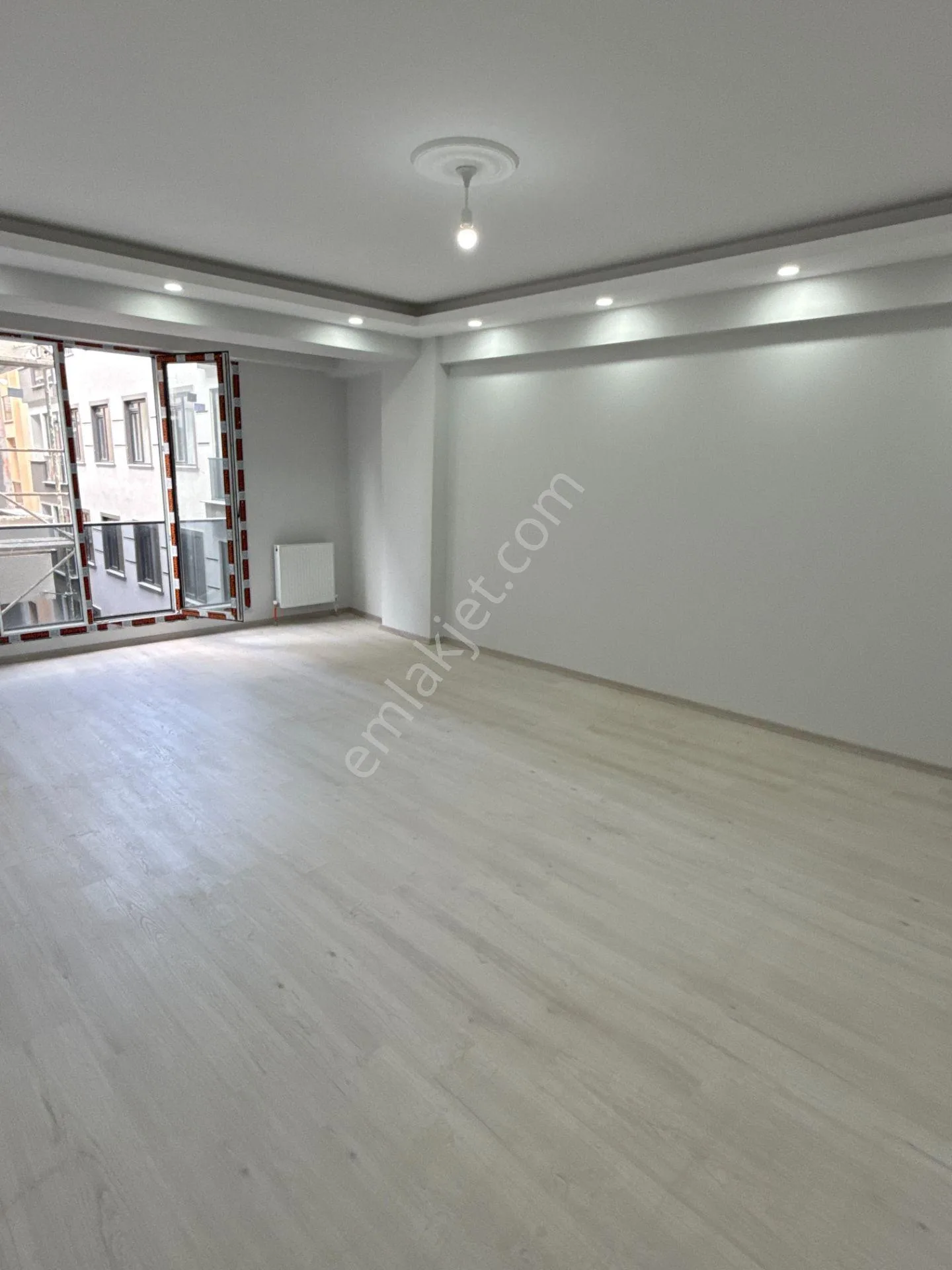 Yenibosnada Satılık 120 m2 3+1 Otoparklı Daire (sıfır Bina)