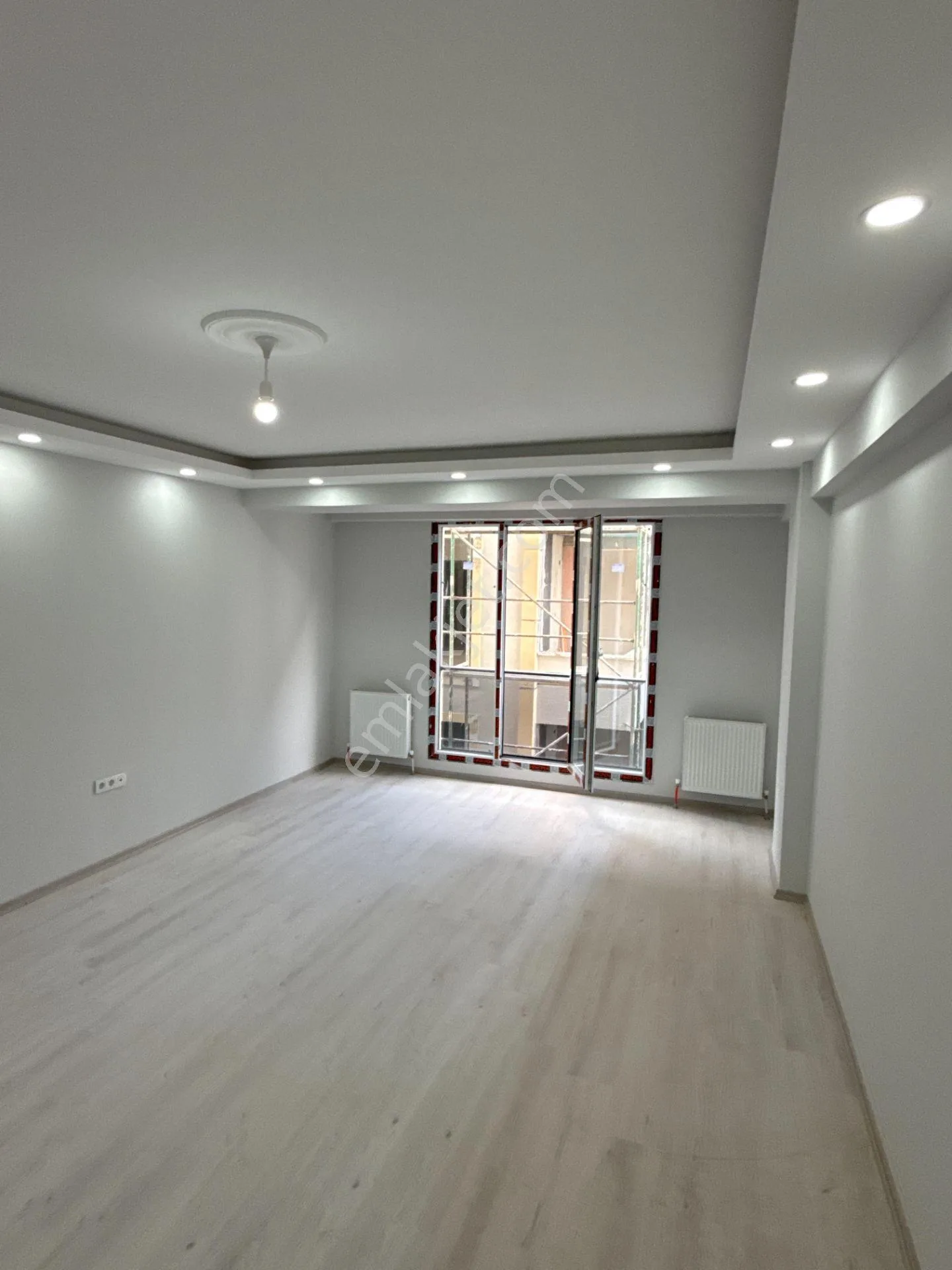 Yenibosnada Satılık 120 m2 3+1 Otoparklı Daire (sıfır Bina)