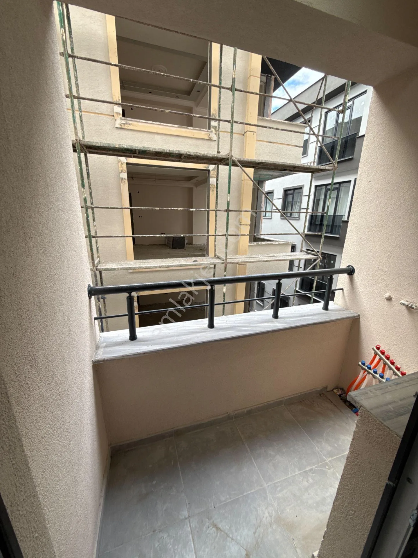 Yenibosnada Satılık 120 m2 3+1 Otoparklı Daire (sıfır Bina)