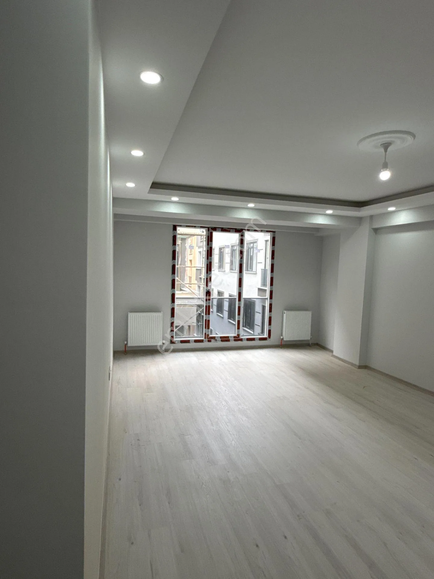Yenibosnada Satılık 120 m2 3+1 Otoparklı Daire (sıfır Bina)