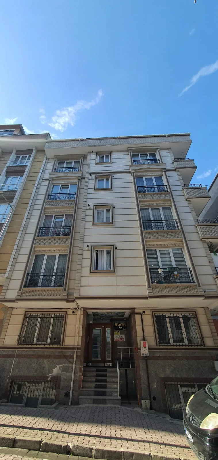 Bahçelievler Yenibosna'da Satılık 2+1 80m² Daire