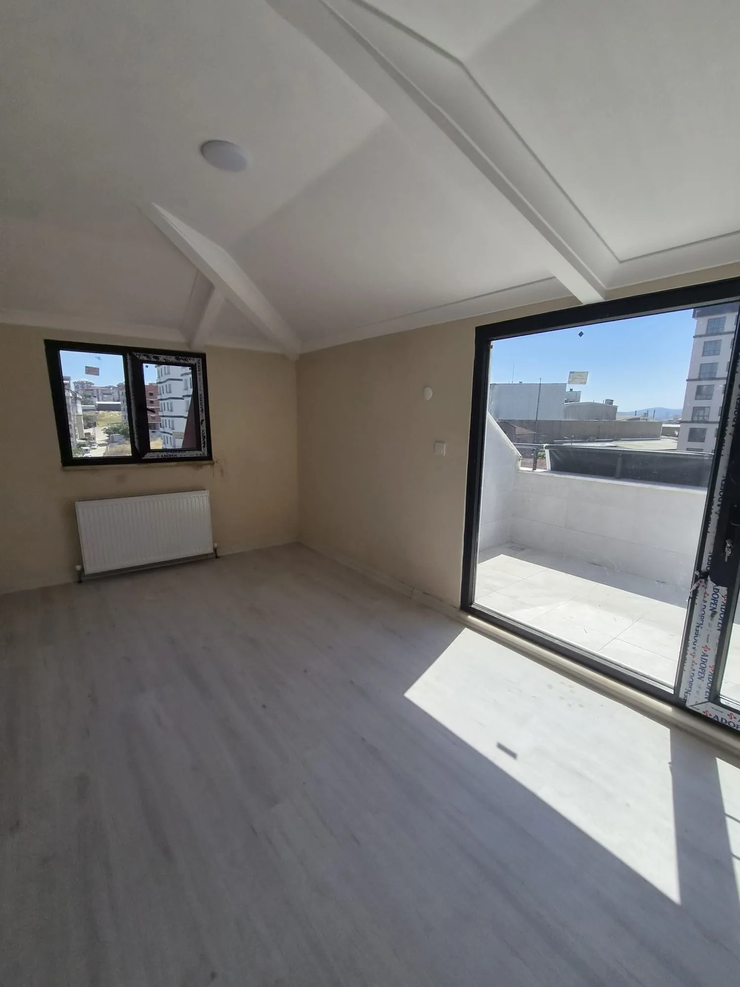 Sultanbeyli Giresun Caddesinde Acil Satılık 6+1 Dubleks Daire