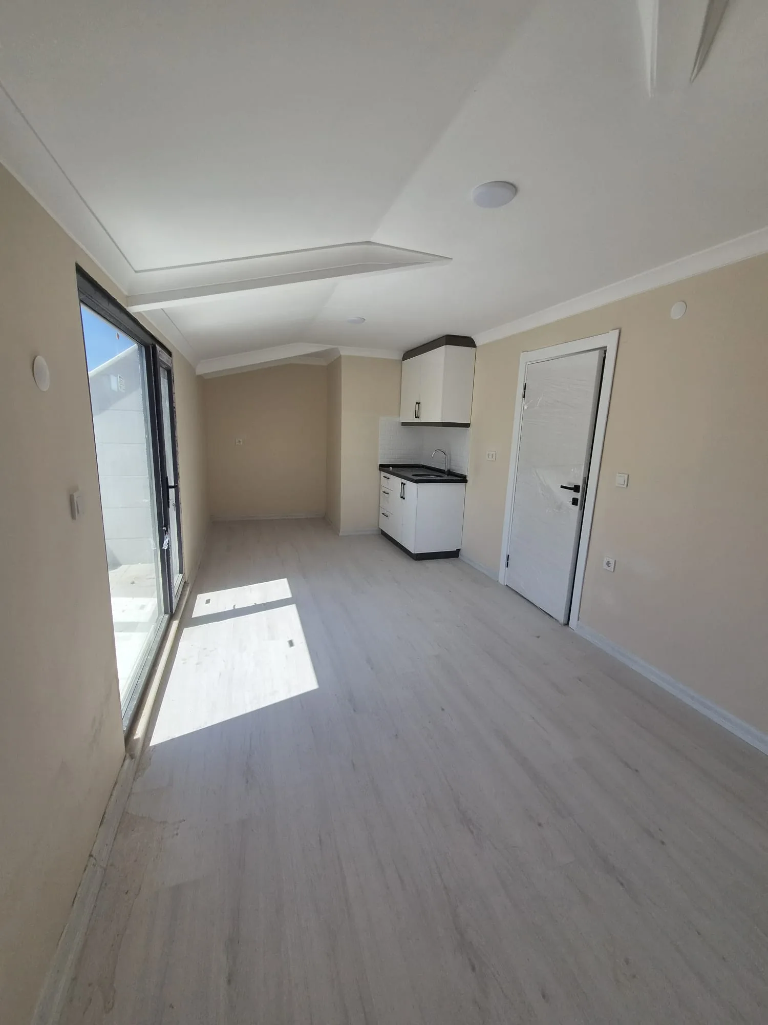 Sultanbeyli Giresun Caddesinde Acil Satılık 6+1 Dubleks Daire