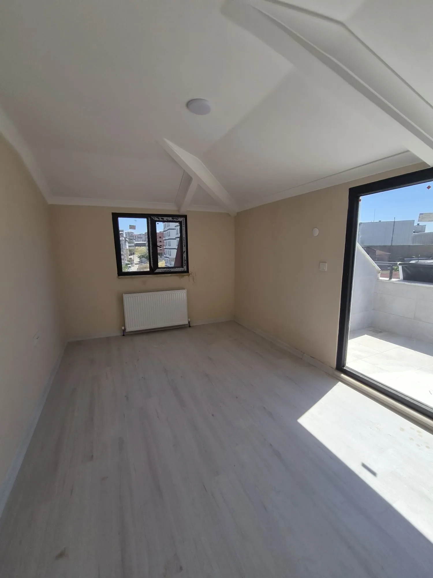 Sultanbeyli Giresun Caddesinde Acil Satılık 6+1 Dubleks Daire